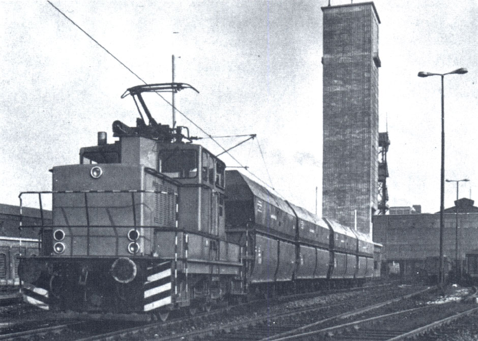 Elektrolok mit Großraumwagen